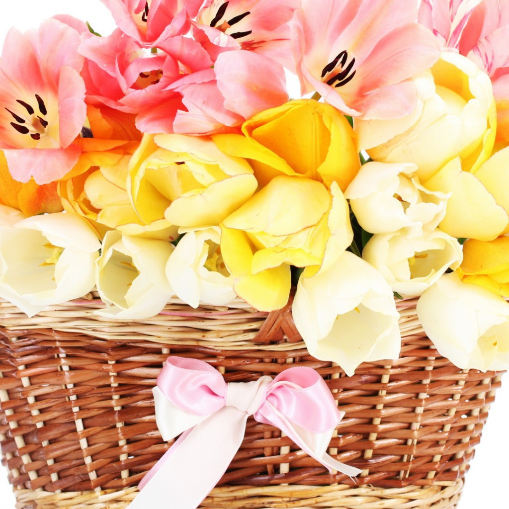 Корзина красивых цветов