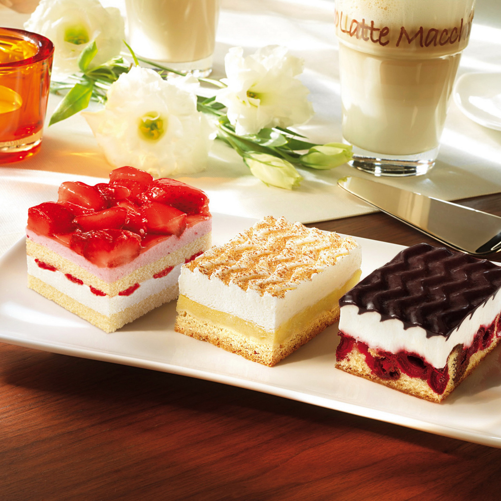 Сладости и цветы эустома (ирландская роза) 