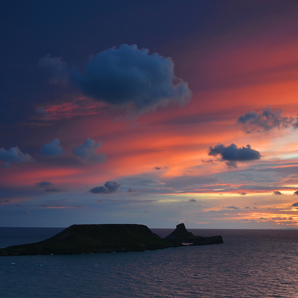 Одинокий остров в море