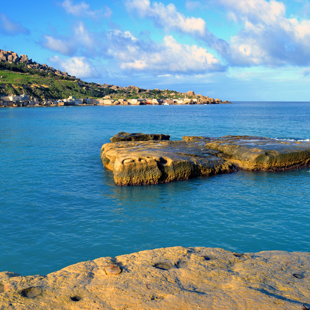 Маленький остров скала