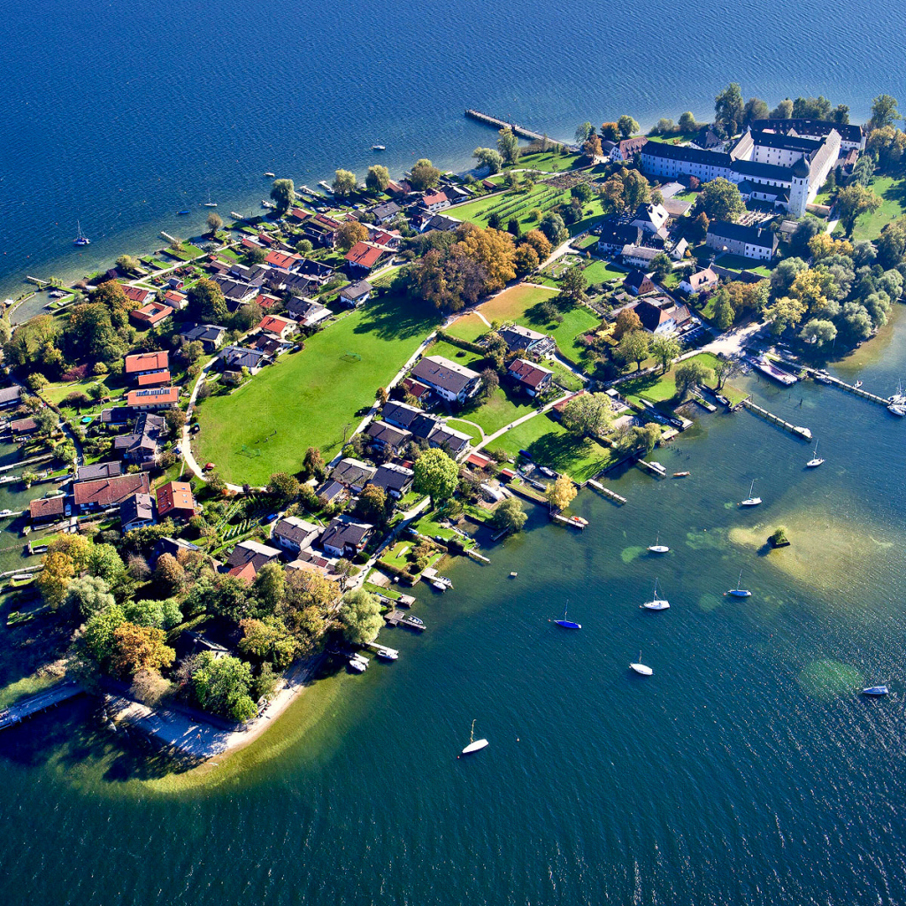 Деревня на острове