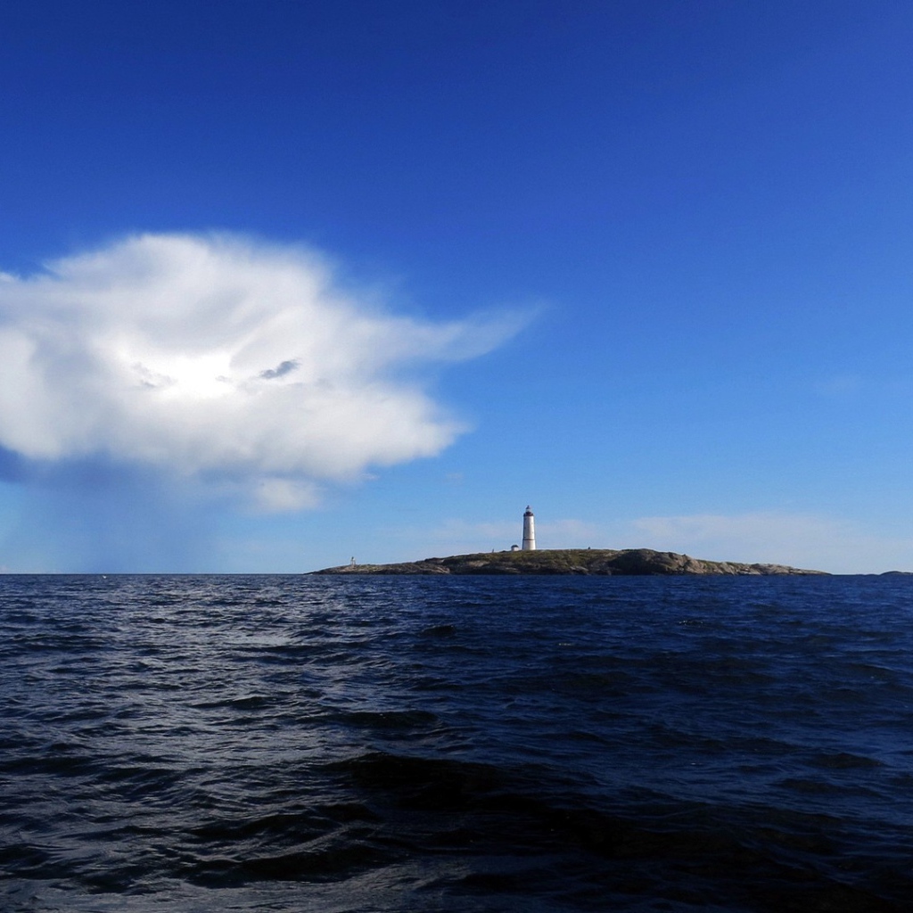 Остров с маяком