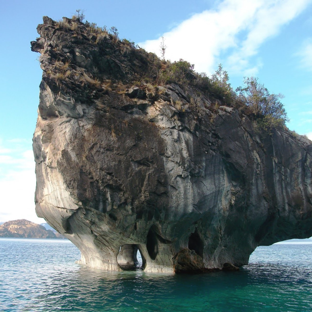 Подмытый остров в Чили