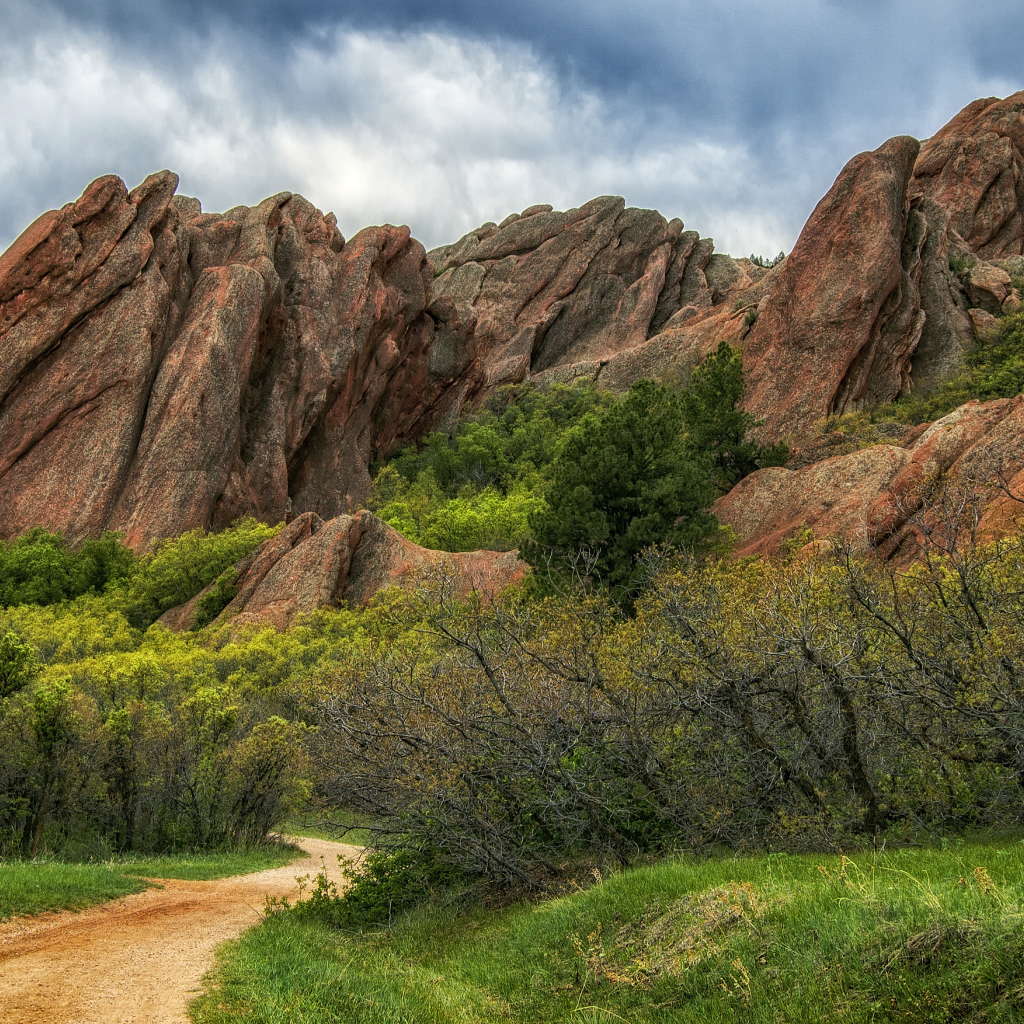 Древние горные скалы