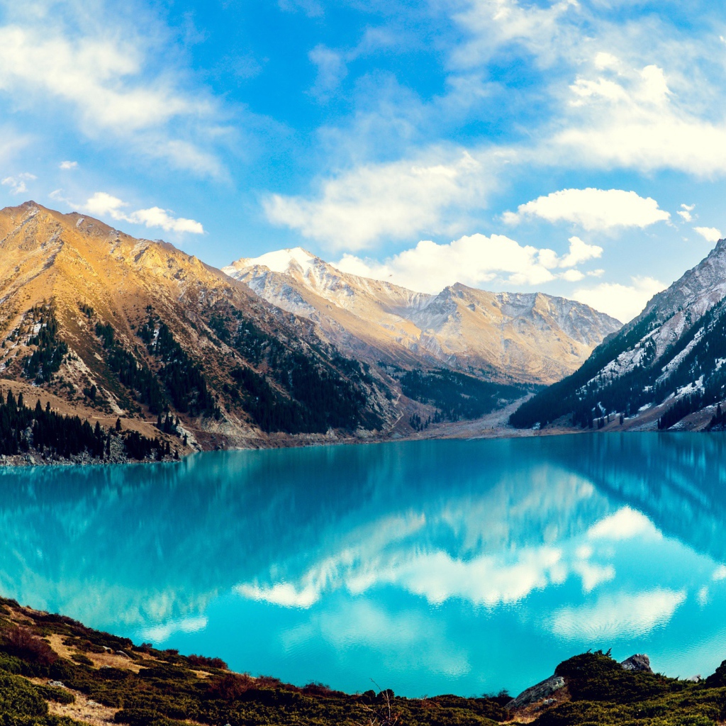 Большое горное озеро