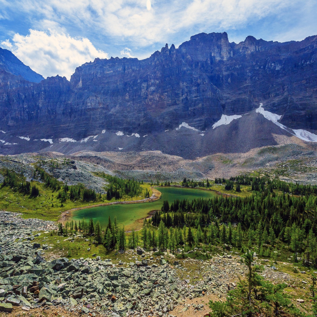Суровый горный пейзаж