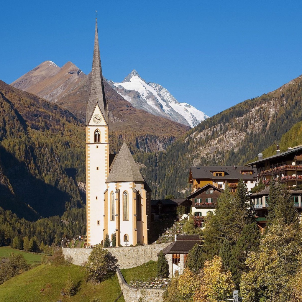 Высокая часовня в горах