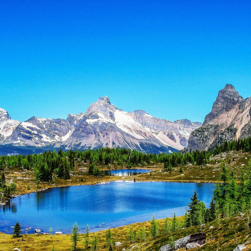 Озеро среди гор