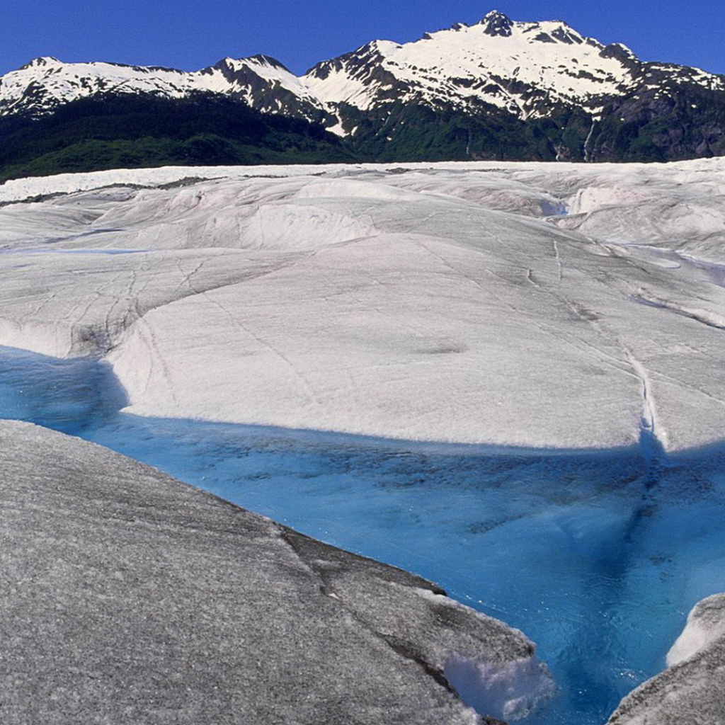 Горный ледник на Аляске
