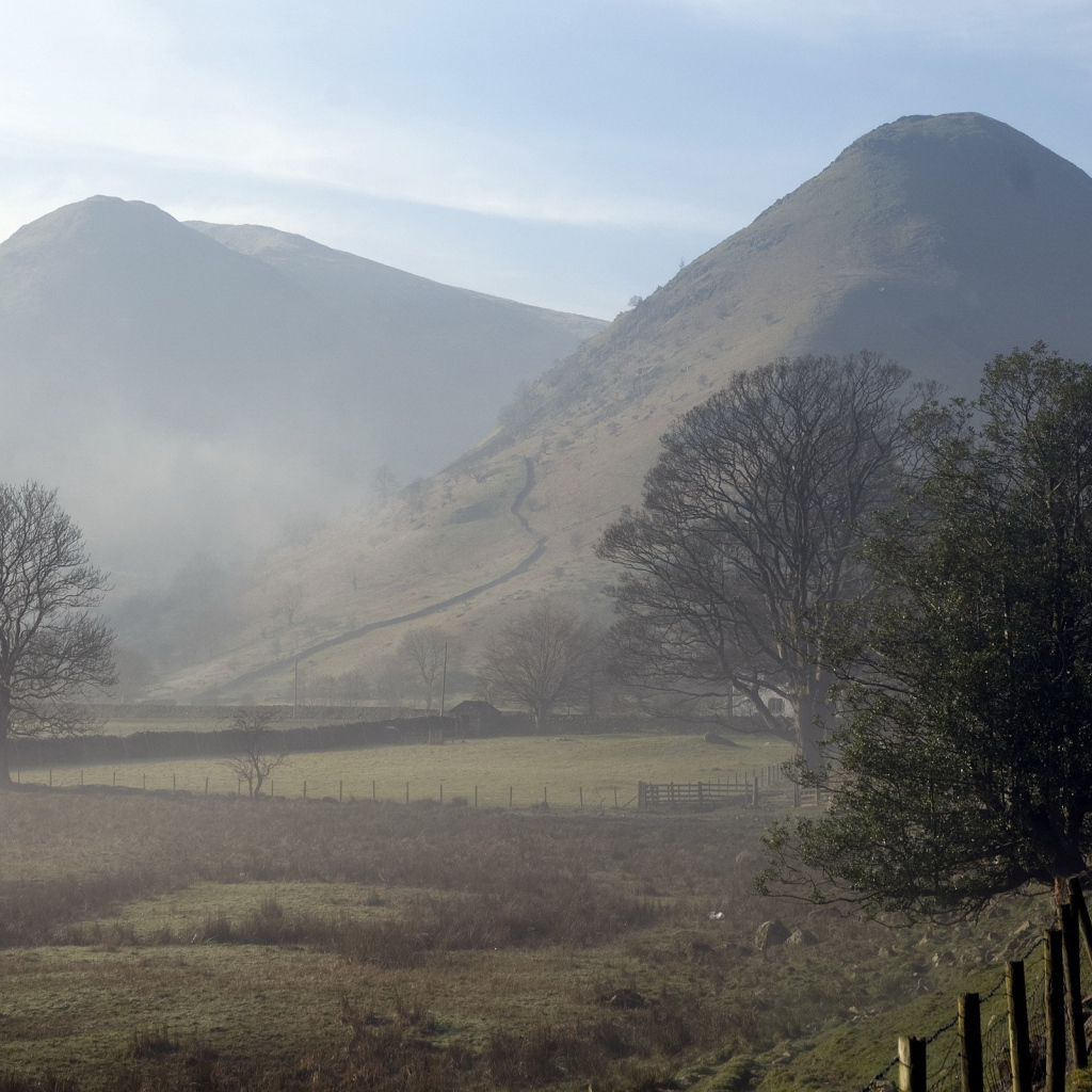 Горная долина в тумане