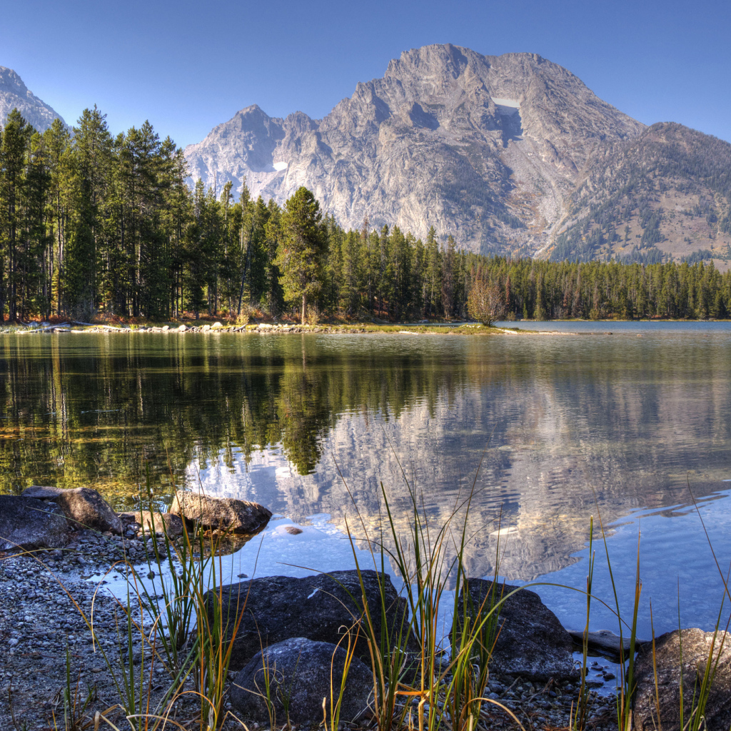 Отражение горы в озере