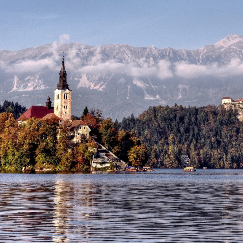 Архитектурный ансамбль в горах