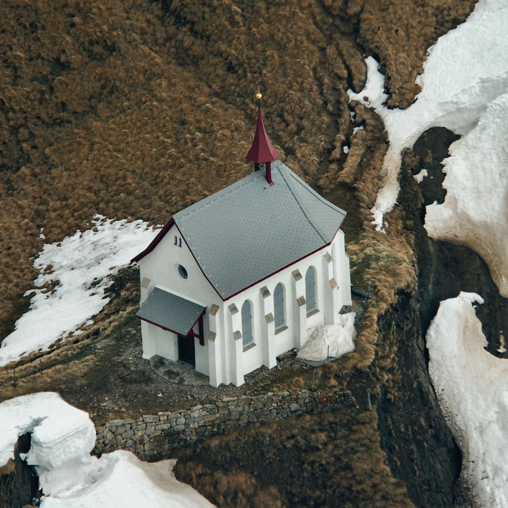 Часовня у отвесного обрыва