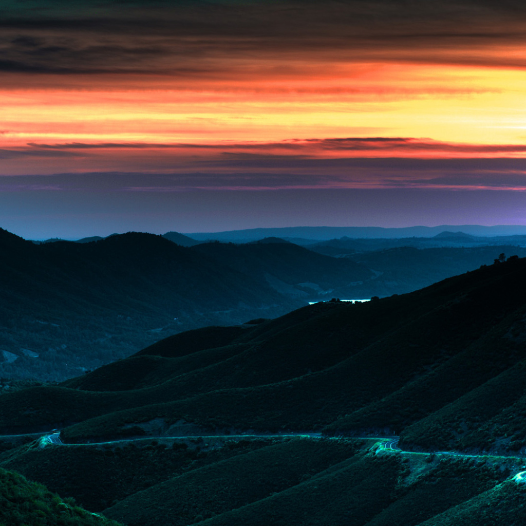 Дорога на склоне горы