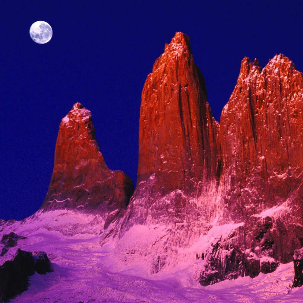 Луна над скалами