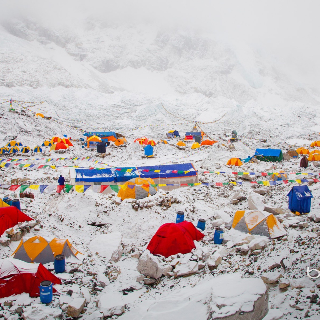 	   Multi-colored tents in the mountains