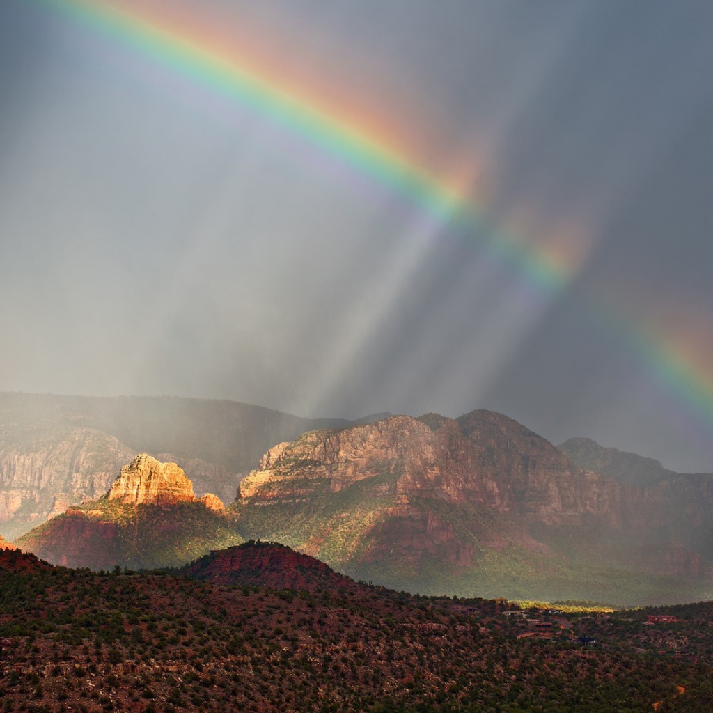 Радуга над горами Аризоны