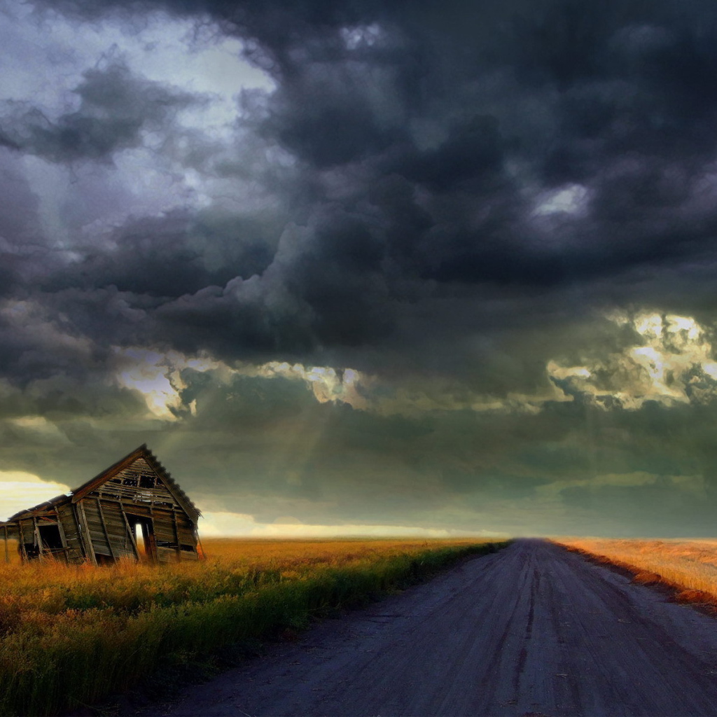 Старый дом около дороги