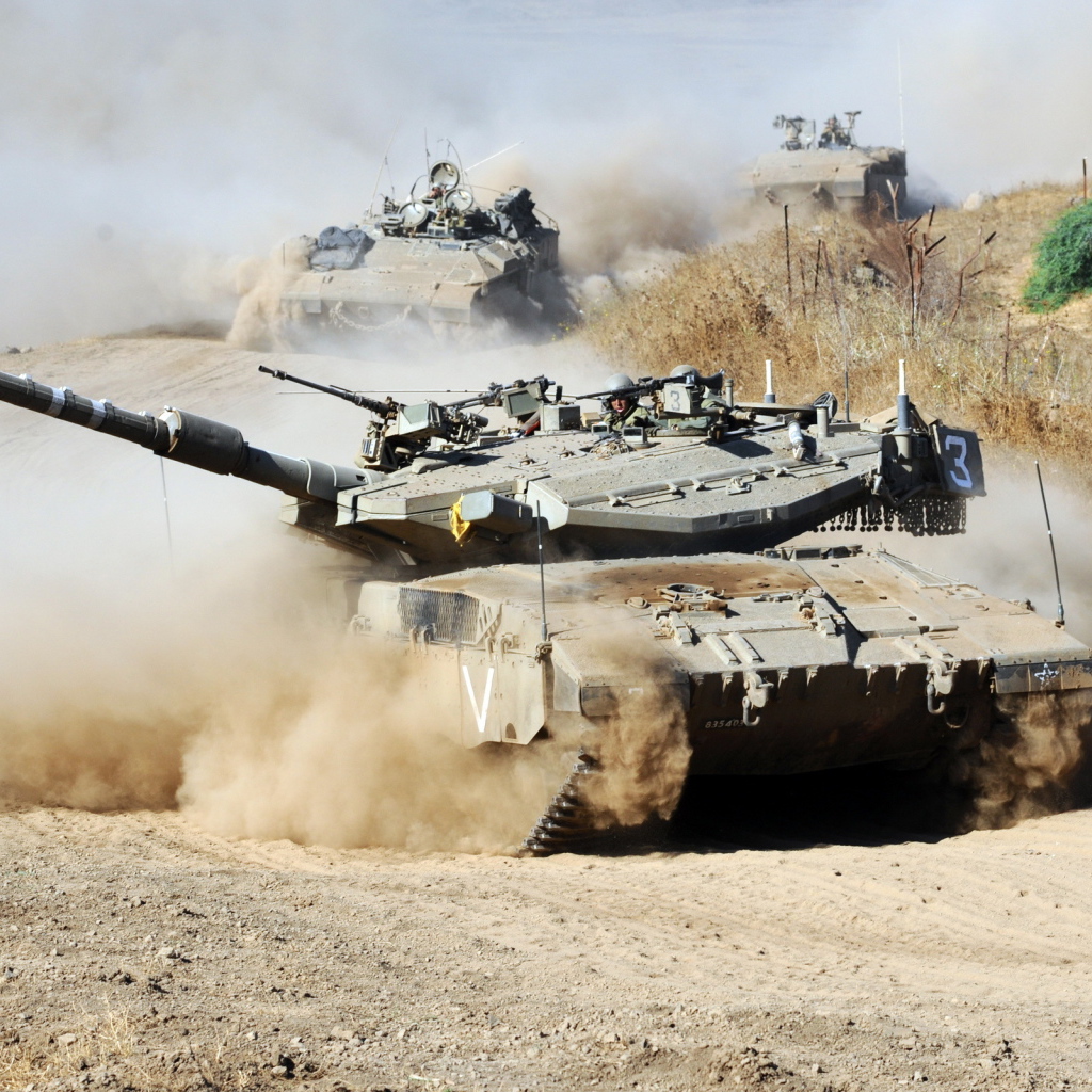 Танки на дороге