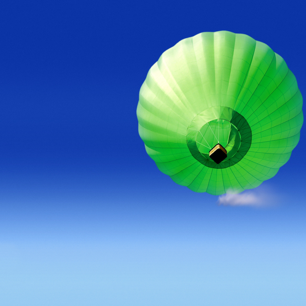 Воздушный шар в небе