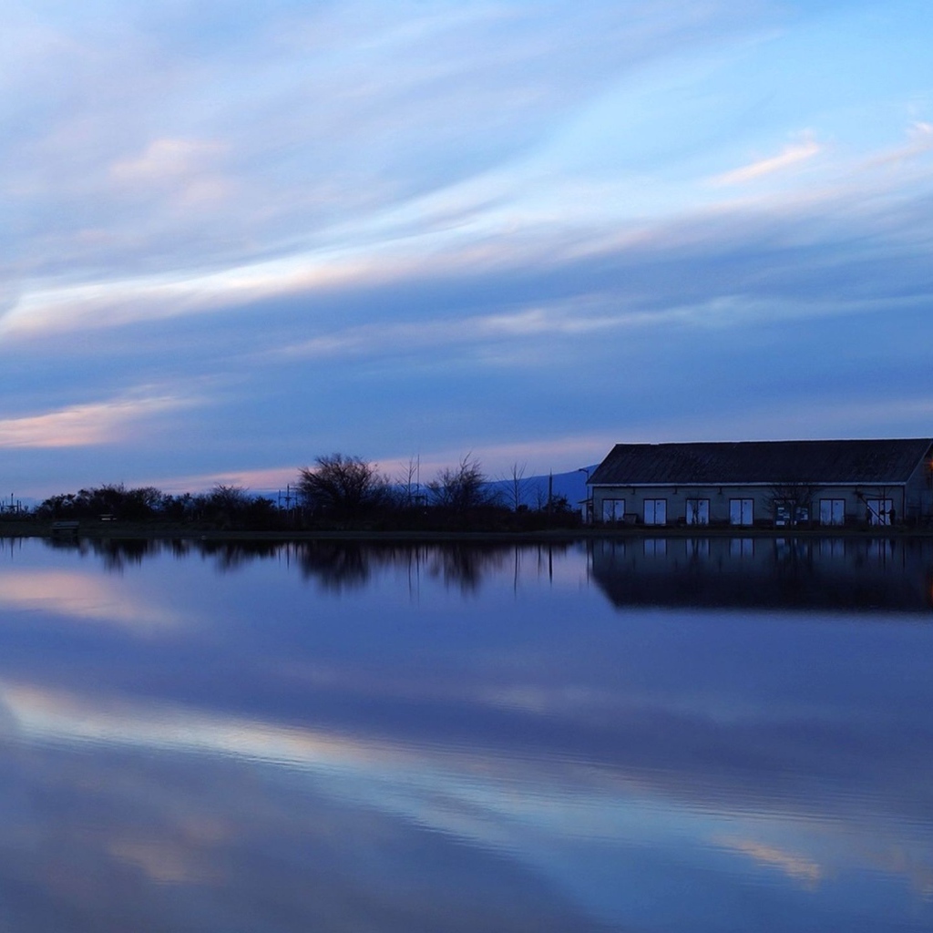 Дом на берегу озера