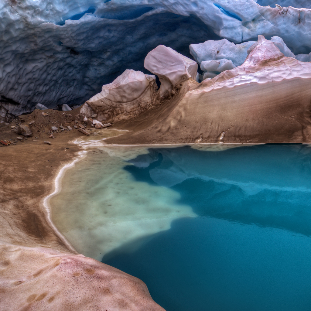 Озеро у ледника