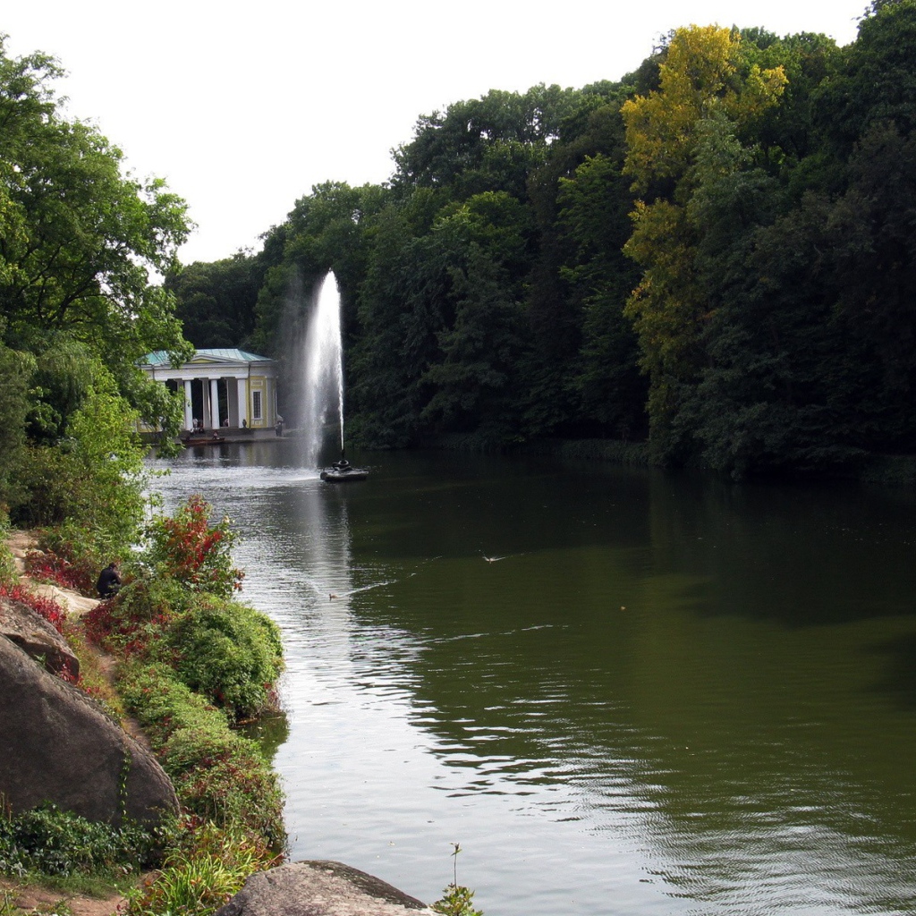 Река с фонтаном