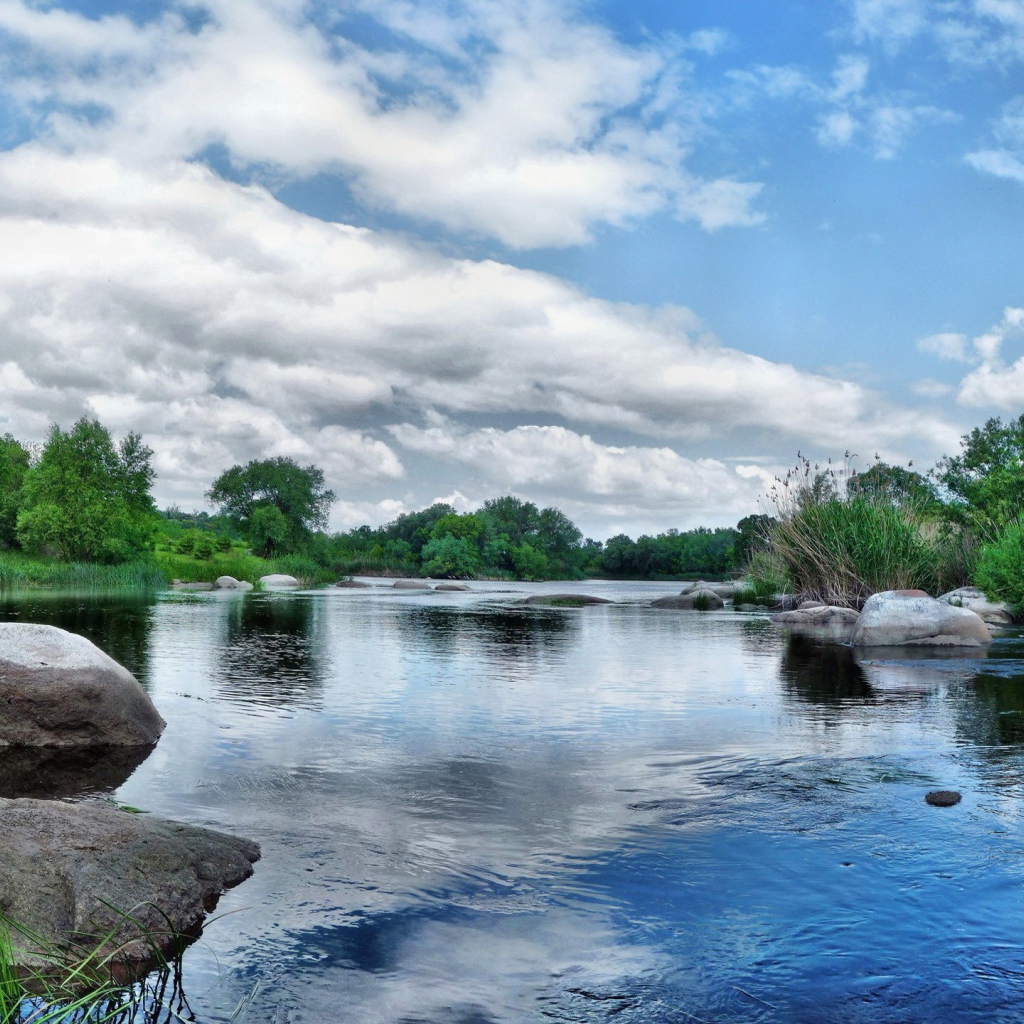 Каменистая река