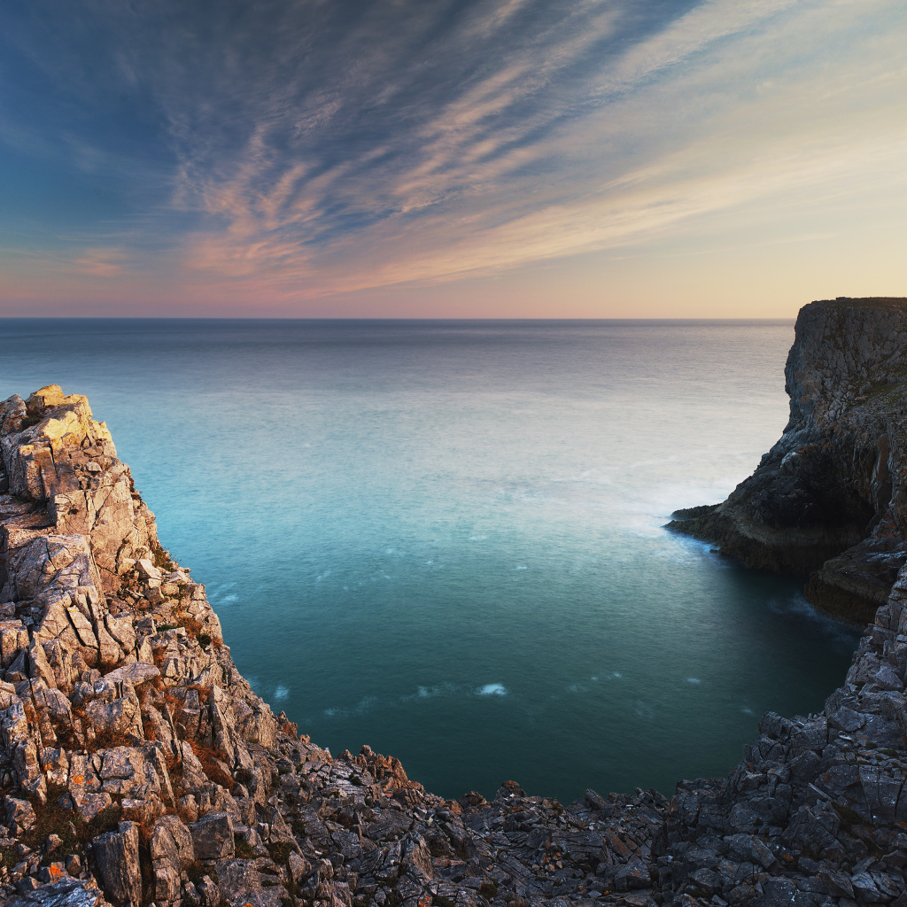 Красивый скалистый берег