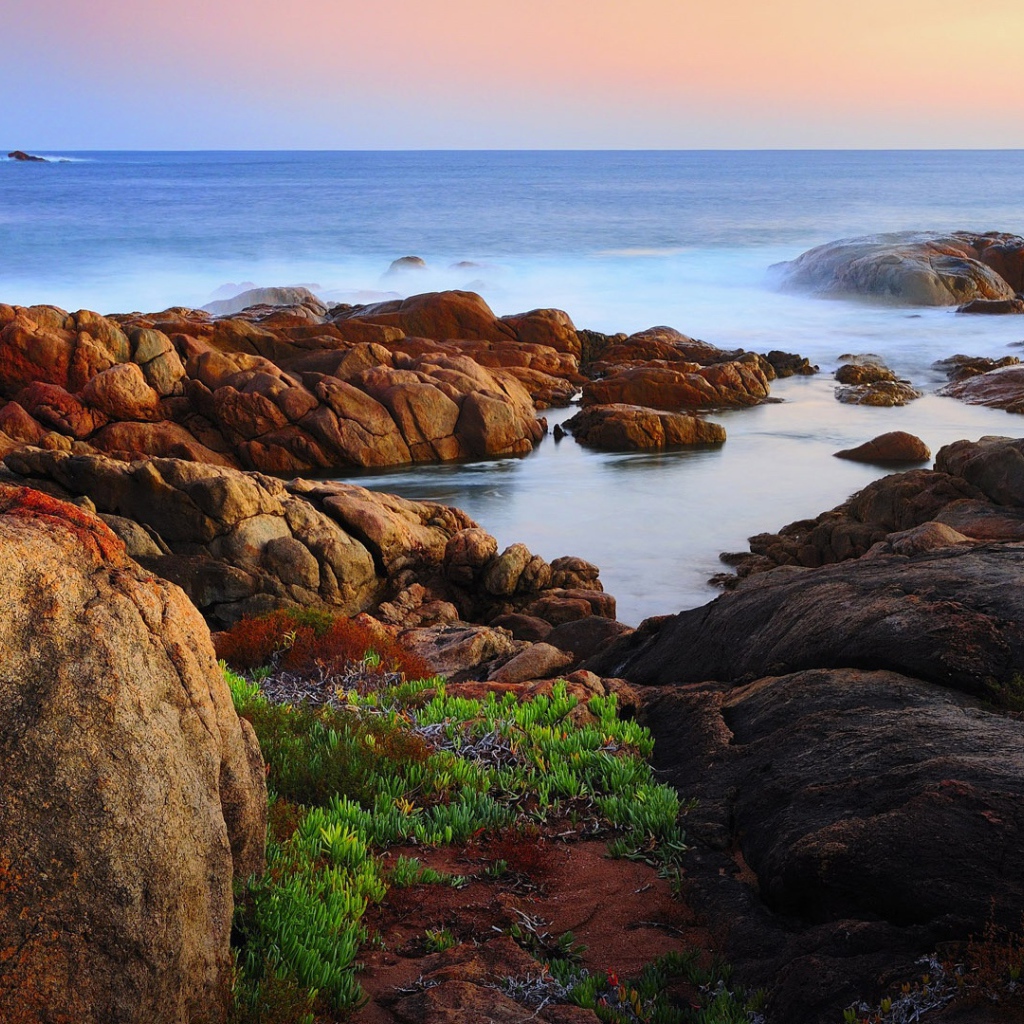 Скалы на побережье