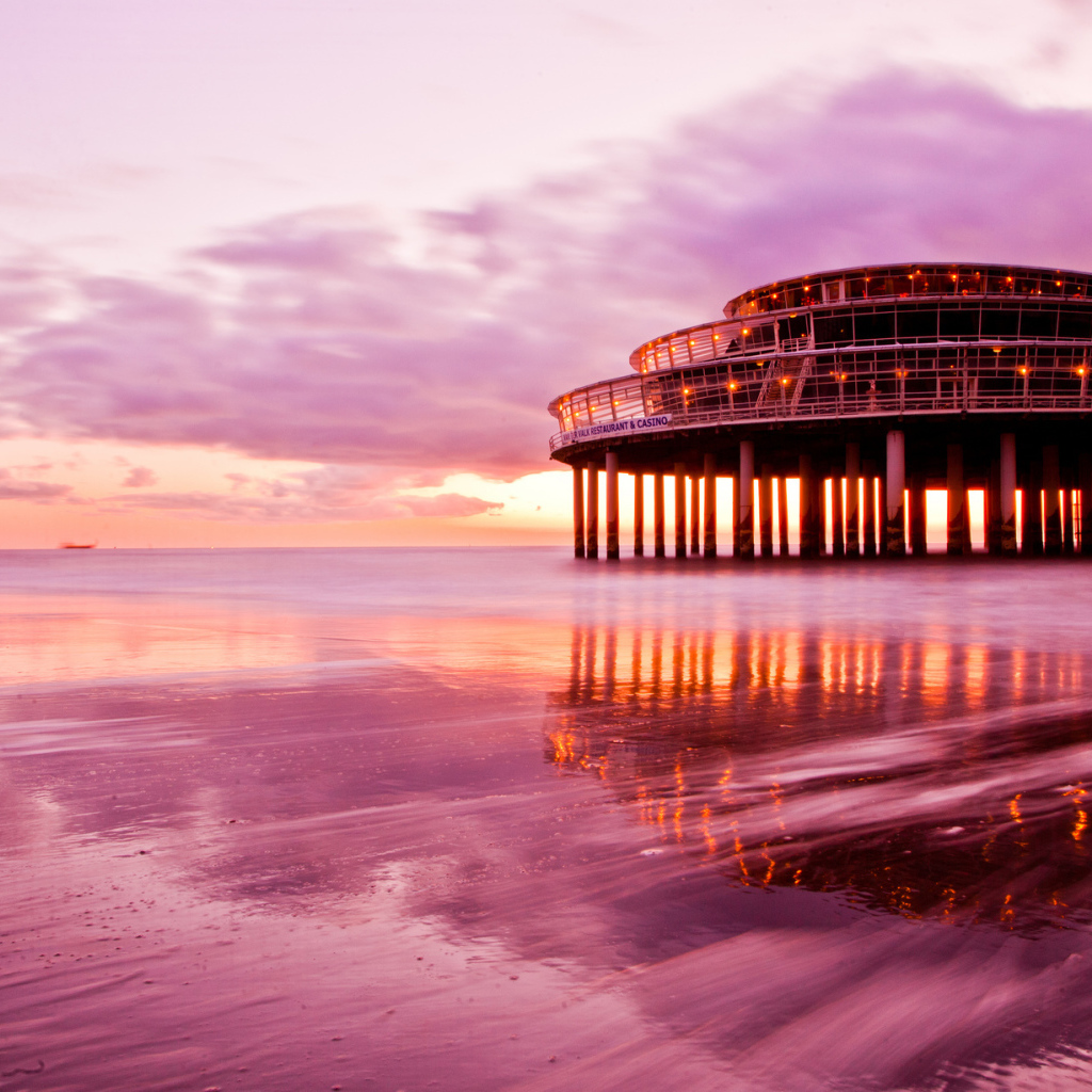 Казино в море на сваях