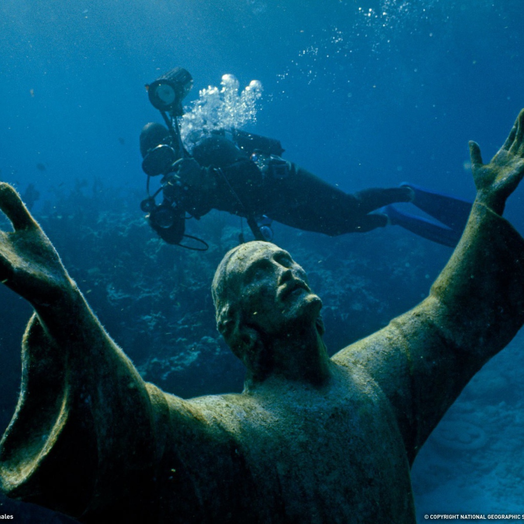 Статуя на дне моря