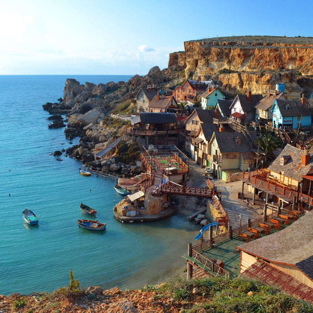 Деревня на берегу моря