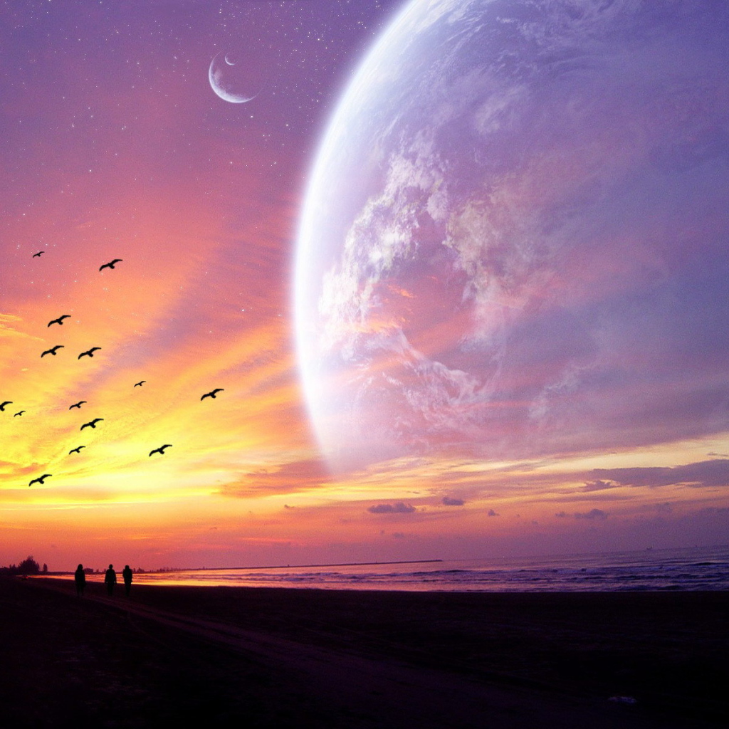 Люди смотрят на закат