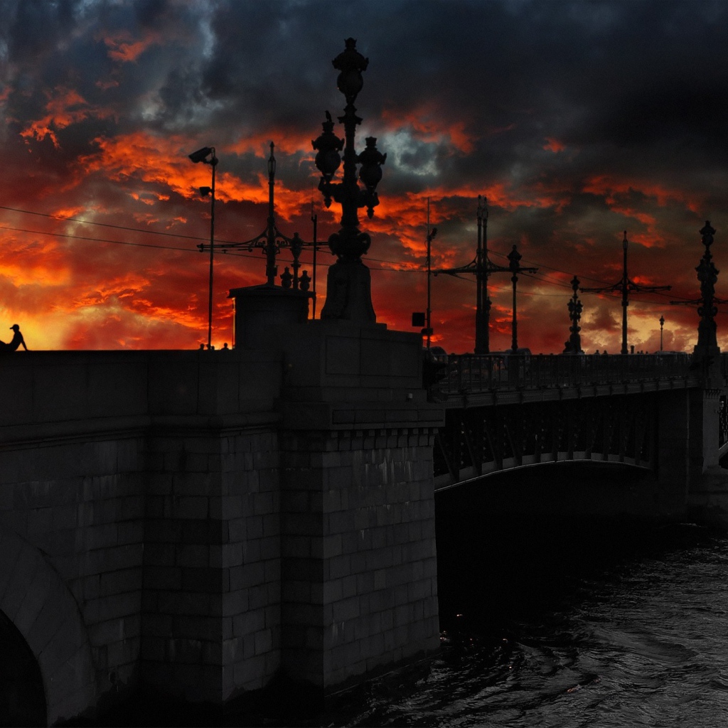 Красный закат за мостом