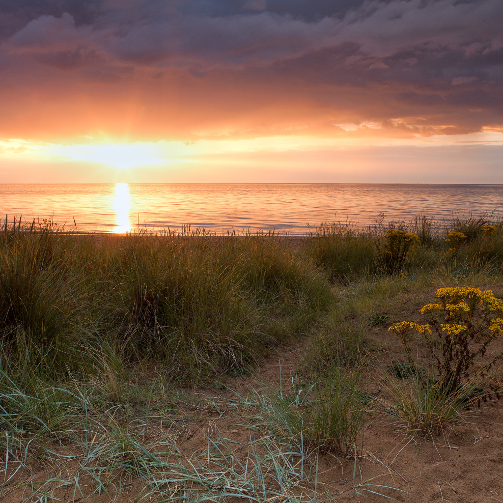Закат и тучи, Англия
