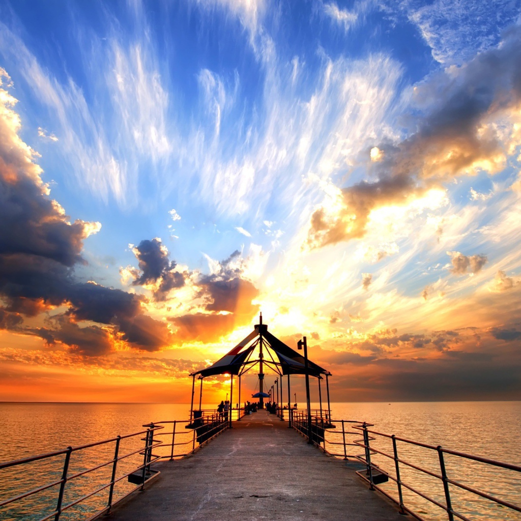 Закат на причале