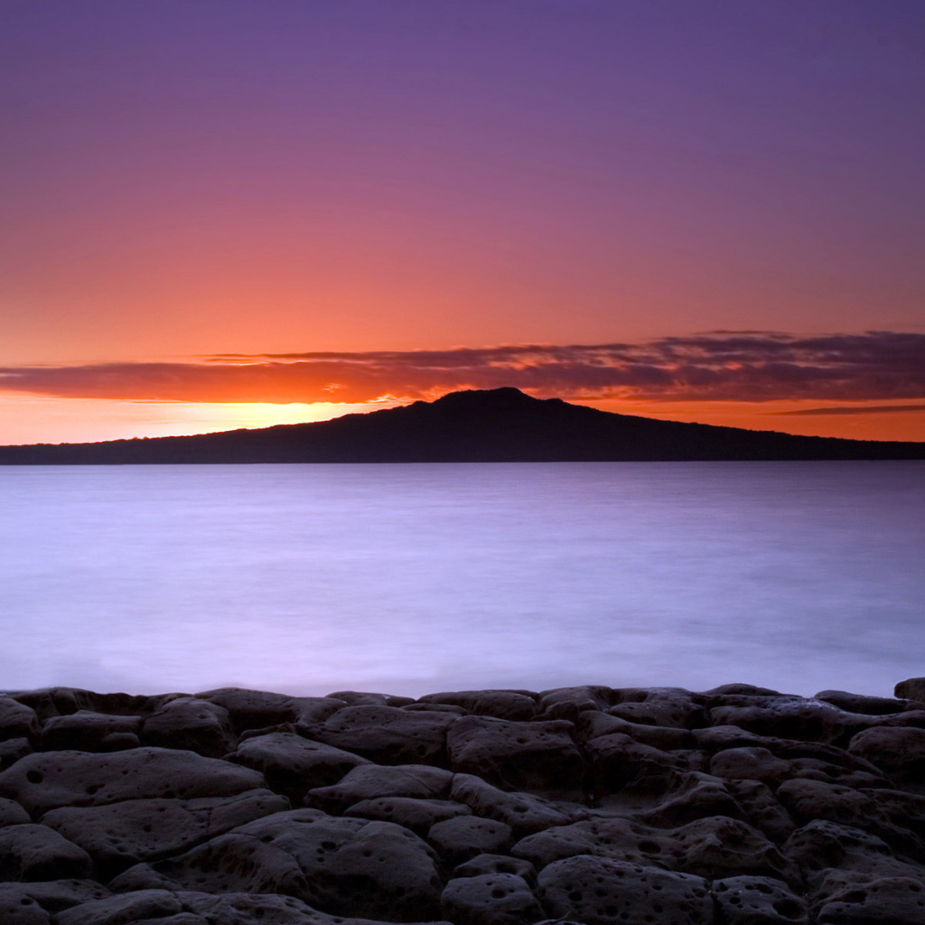 Закат за черной горой