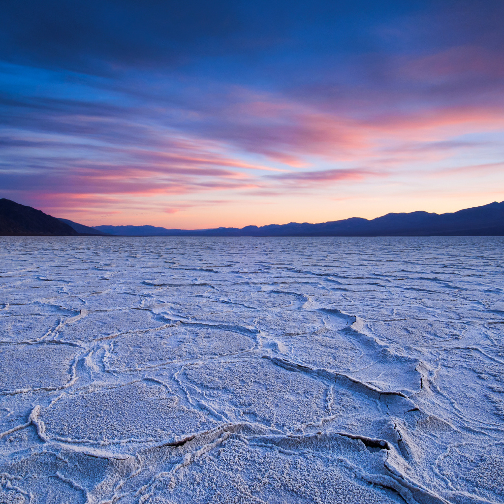 Закат над высохшим озером
