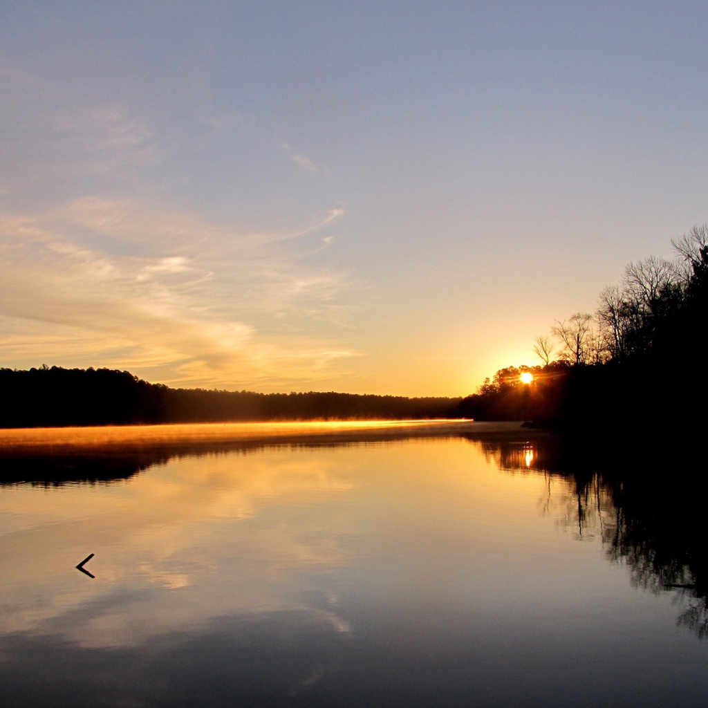 Закат над рекой