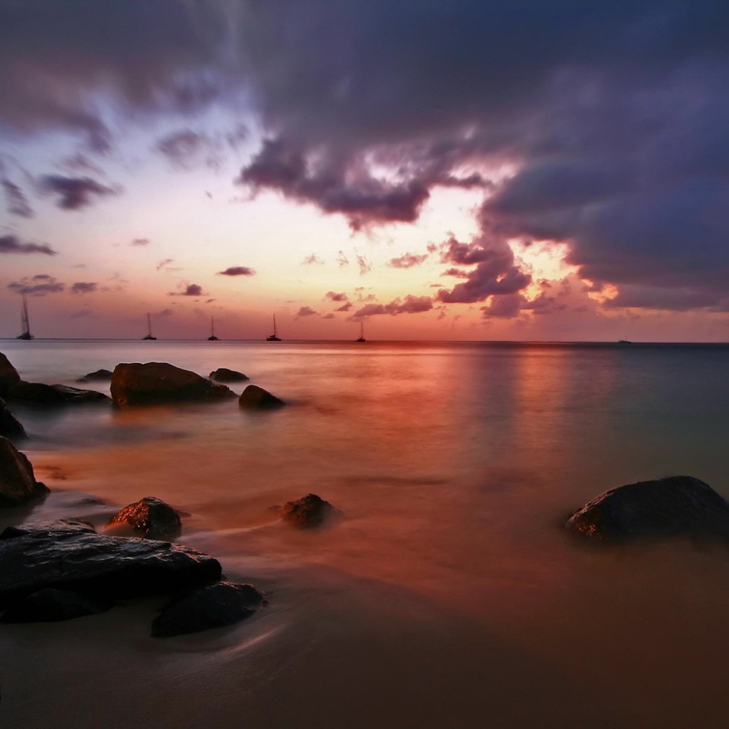 Яхты на фоне заката