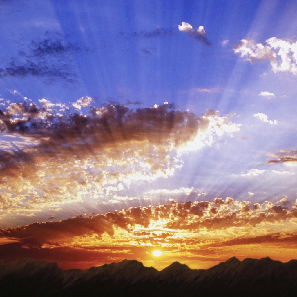 Лучи на небе от заката