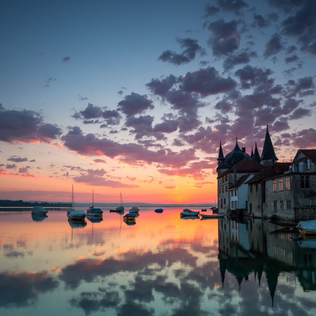 Отражение облаков в озере