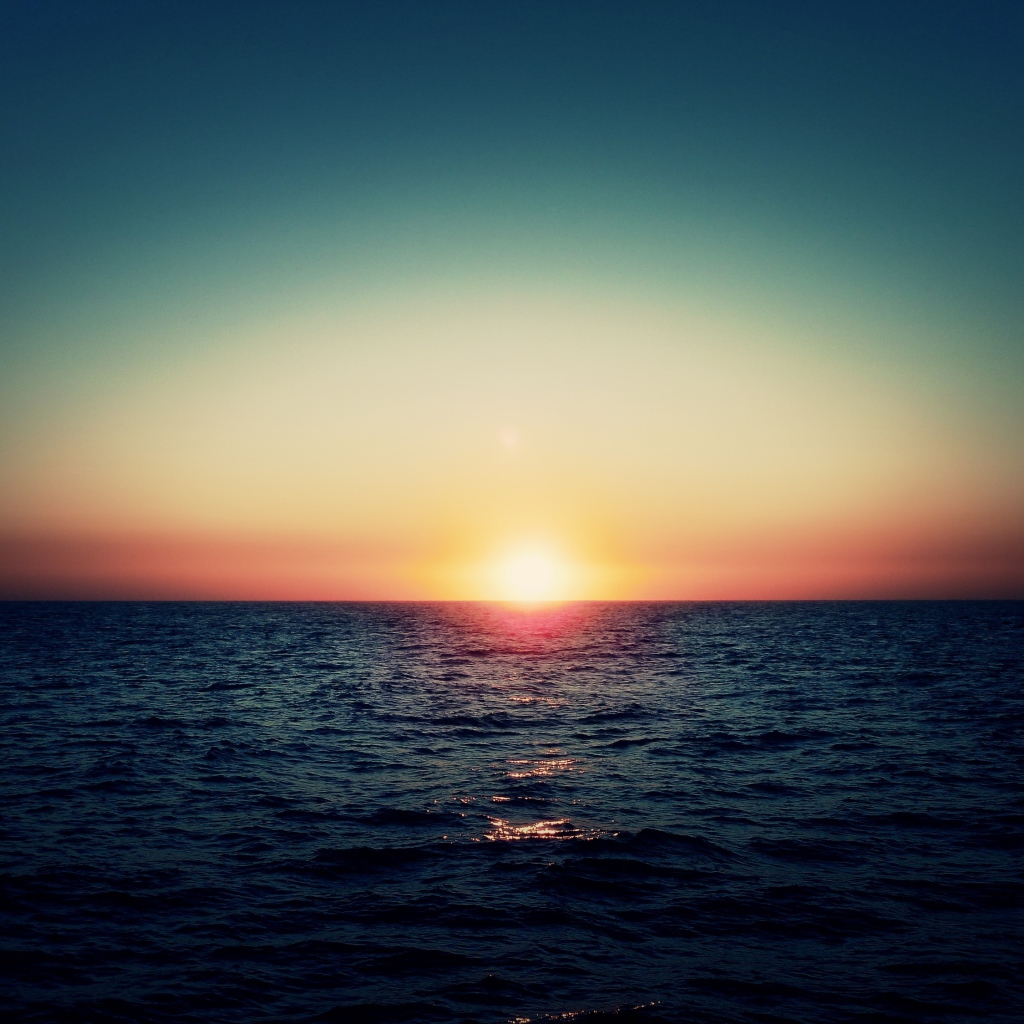 Закат на морском горизонте