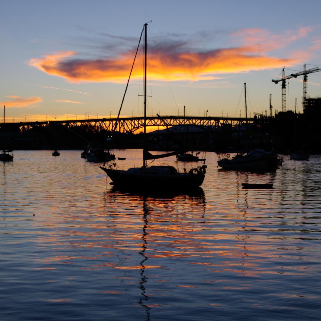 Закат на реке