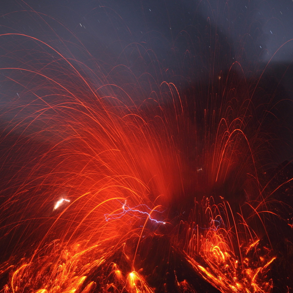 Искры извержения вулкана