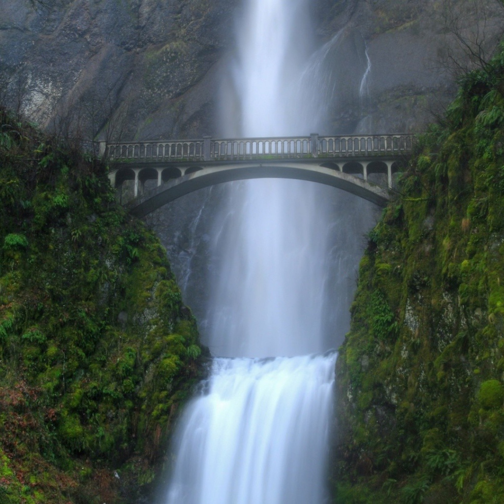 Мост над водопадом