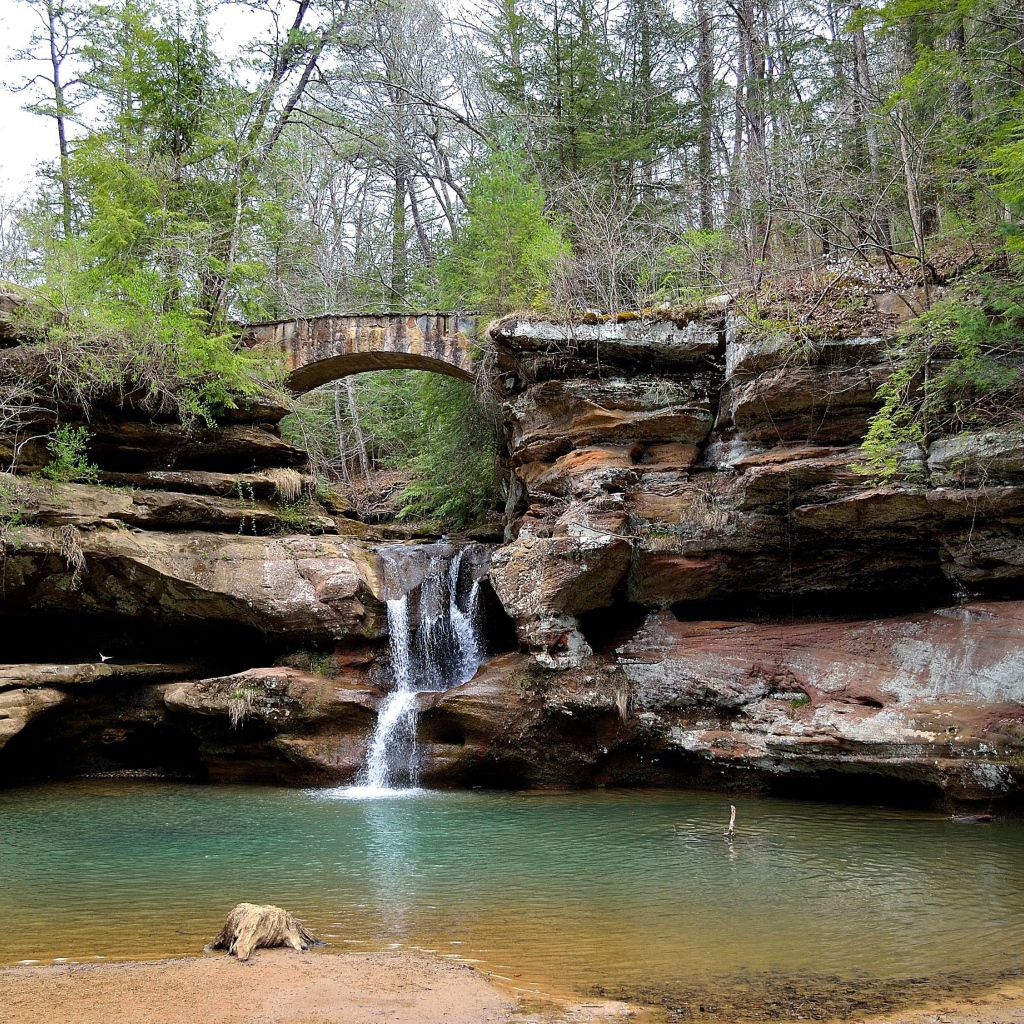 Мост над водопадом