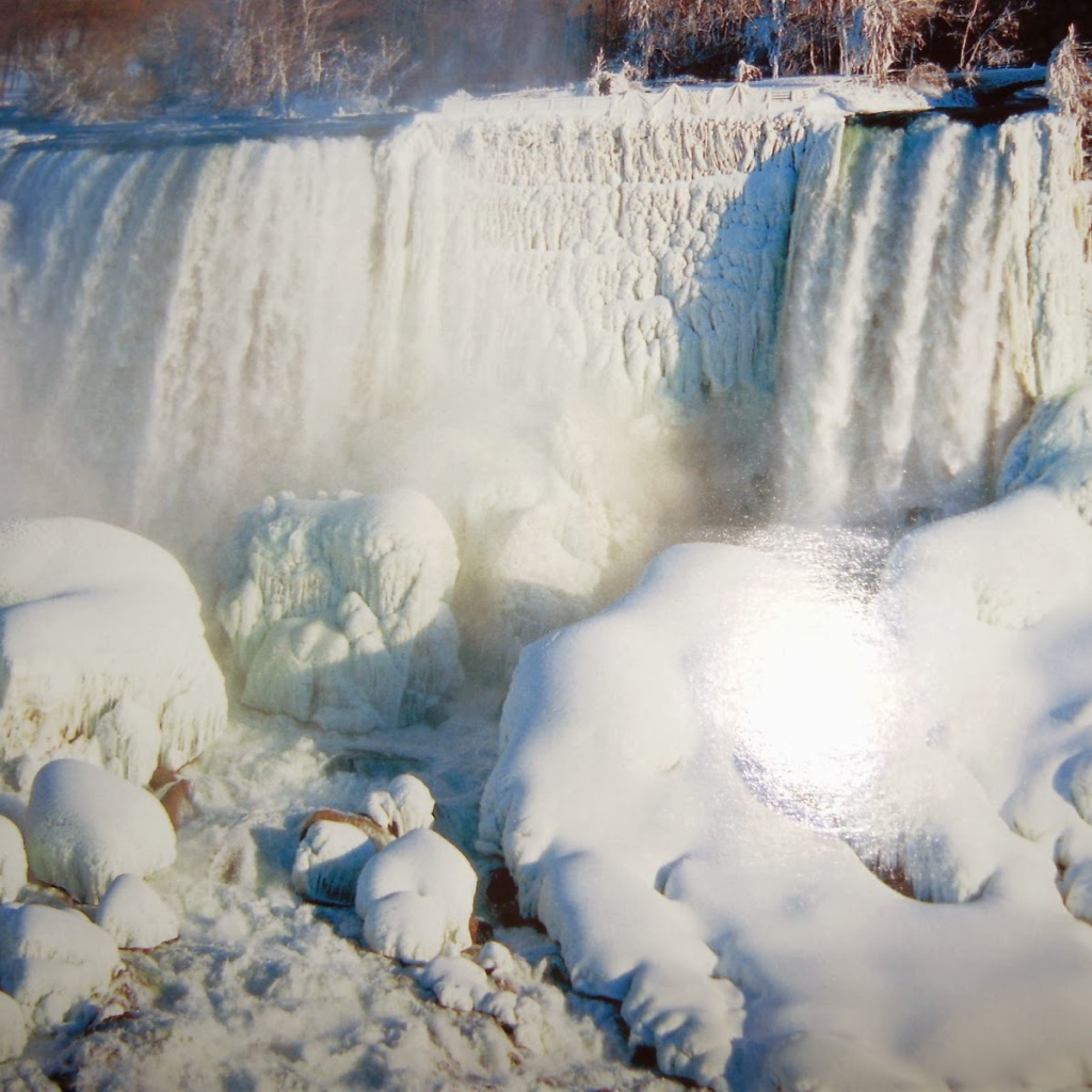 Замерзший Ниагарский водопад