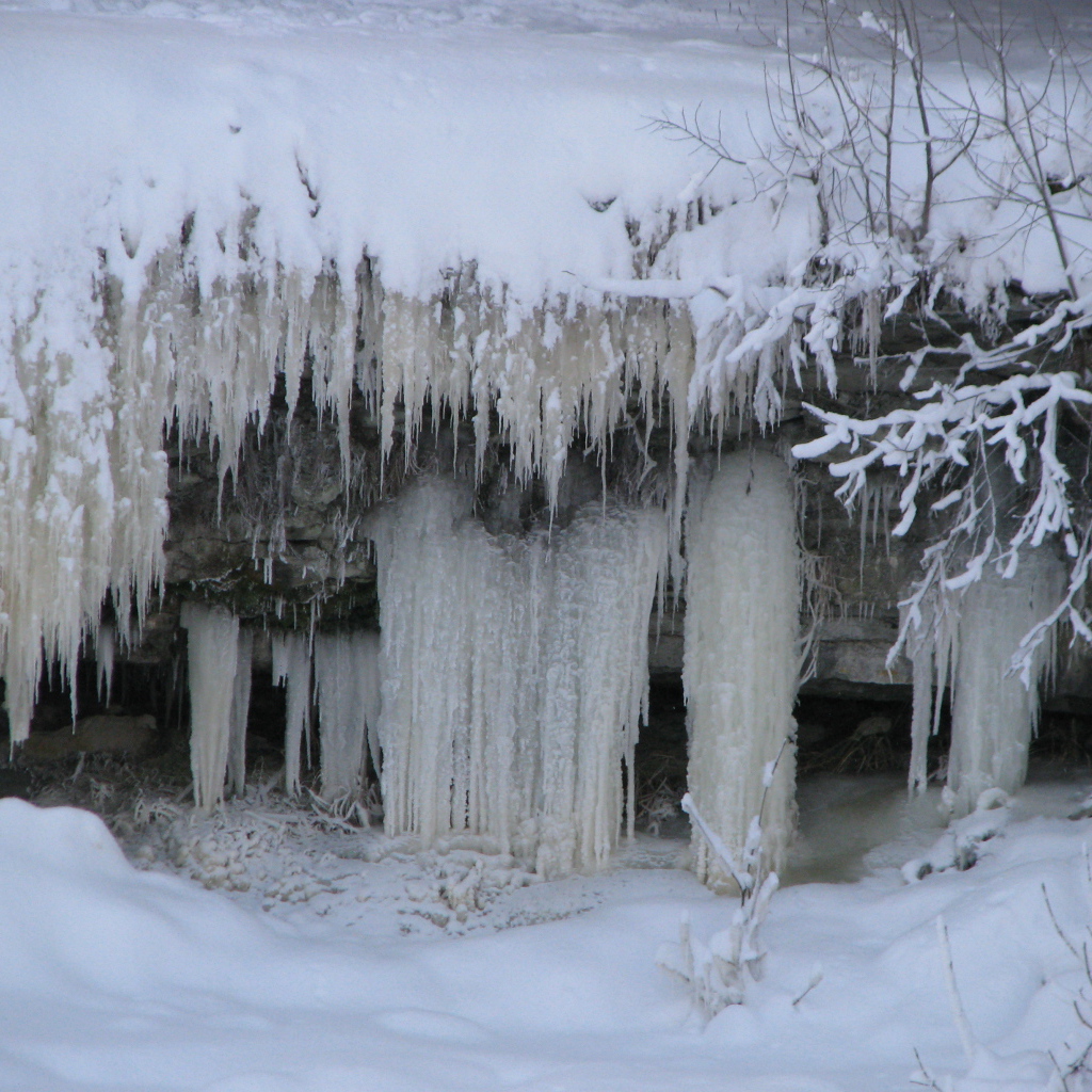 Замерзший водопад в Эстонии